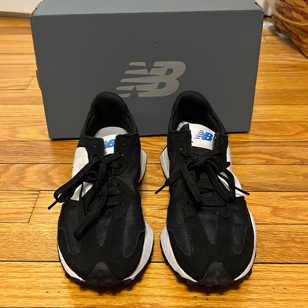 New Balance 327 Sneakers